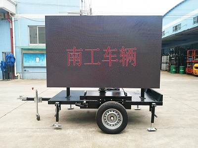 輕型簡(jiǎn)易LED廣告拖車(chē)單面屏4I.jpg