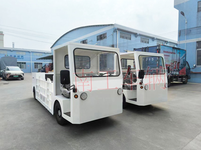 2噸座駕式純電動(dòng)平板拖車(chē)1I.jpg